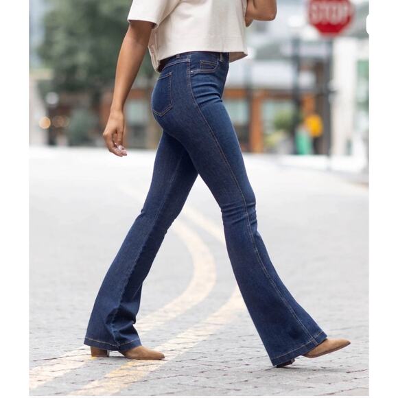 Spanx Flare Jeans Midnight Shade XS Slim Fit premium stretch denim 70's Shaping - Picture 2 of 10